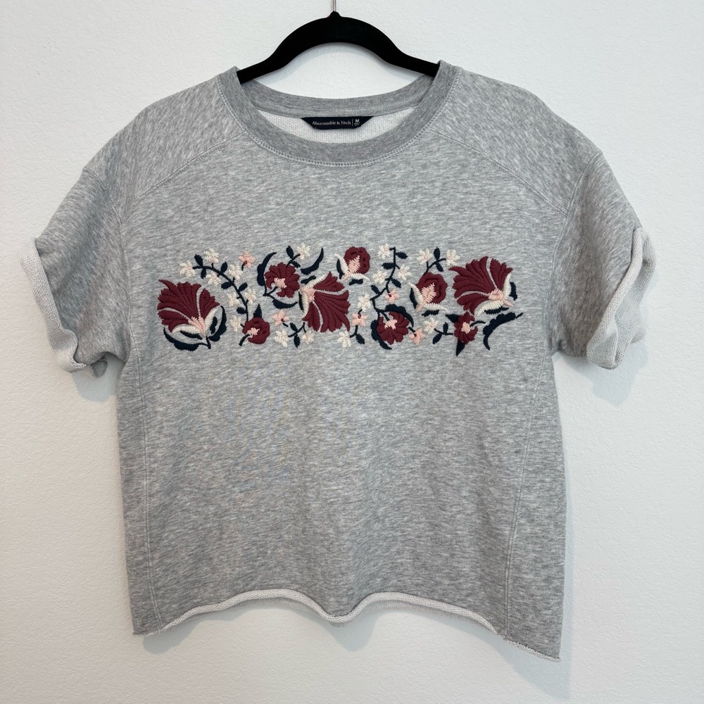 Abercrombie & Fitch Gray Embroidered Short Sleeve Sweater Top
